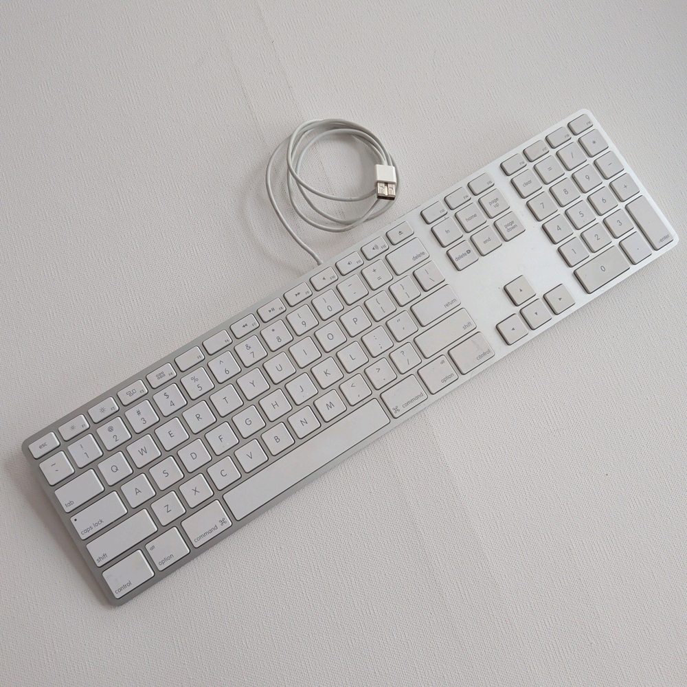 💖2/$35💖 Apple USB Wired Keyboard Model A1243